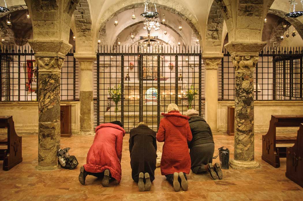 Pictures of People Praying