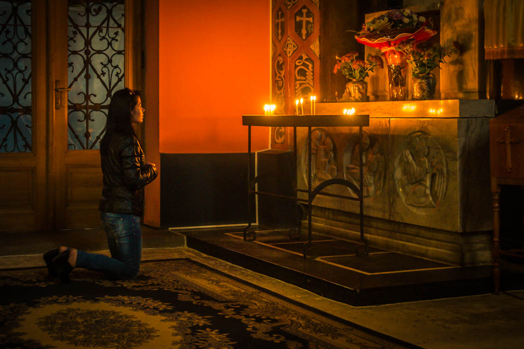 Pictures of People Praying