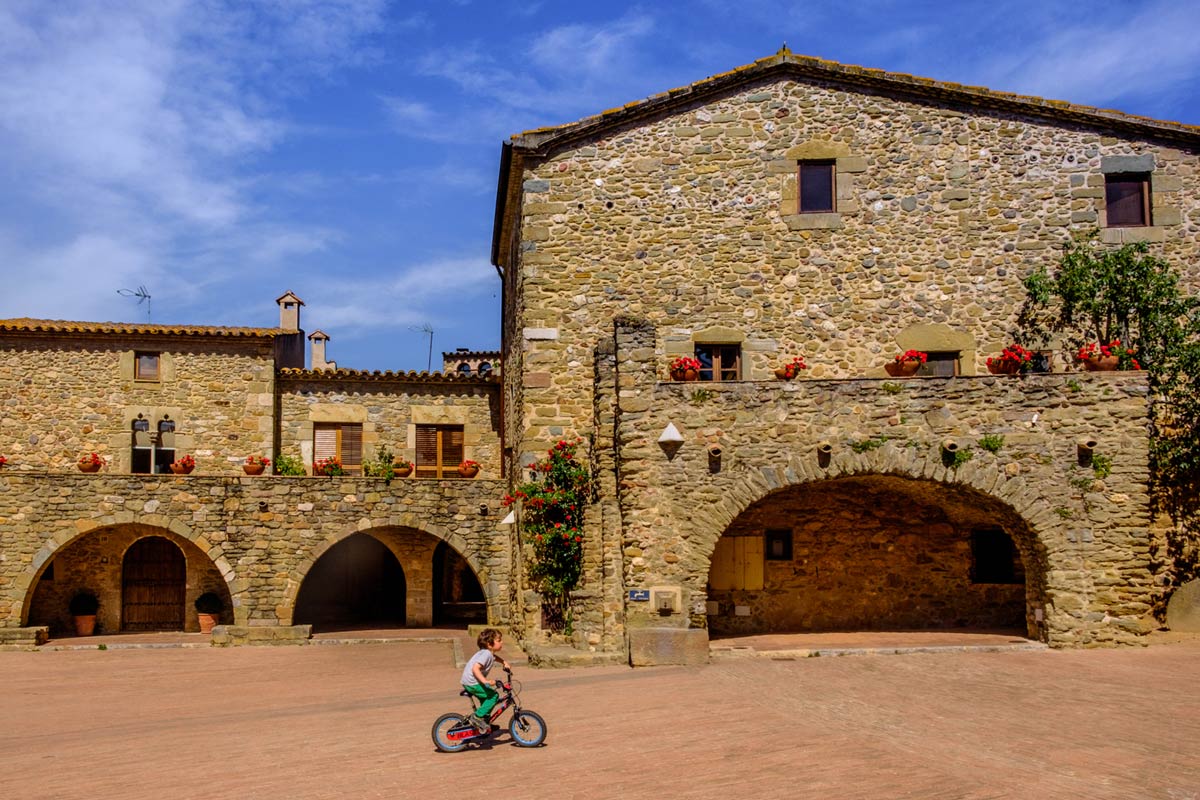 Cycling Medieval Towns in Costa Brava And The Pyrenees