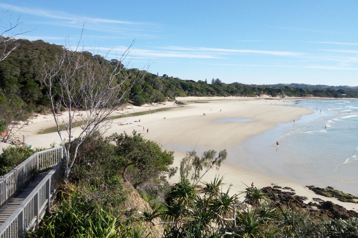 https://nomadisbeautiful.com/wp-content/uploads/2020/12/Byron-Bay-Main-Beach.jpg