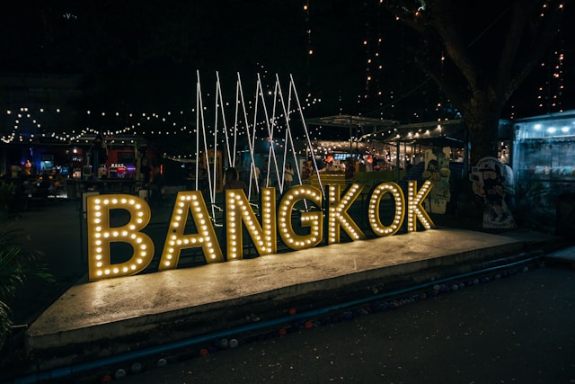 where to leave bags in Bangkok