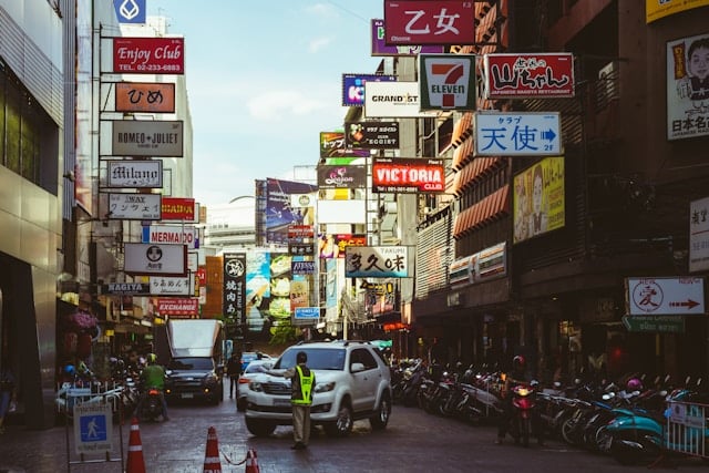 tips for student travelers while abroad