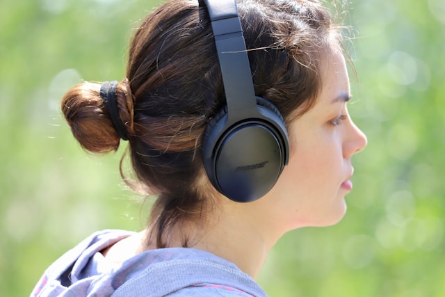 listening to the news as a location-free worker