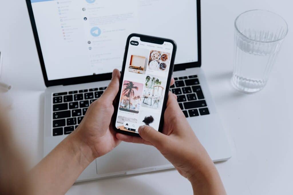 How an eSIM Card Helps to Manage Clients and Meetings Abroad?