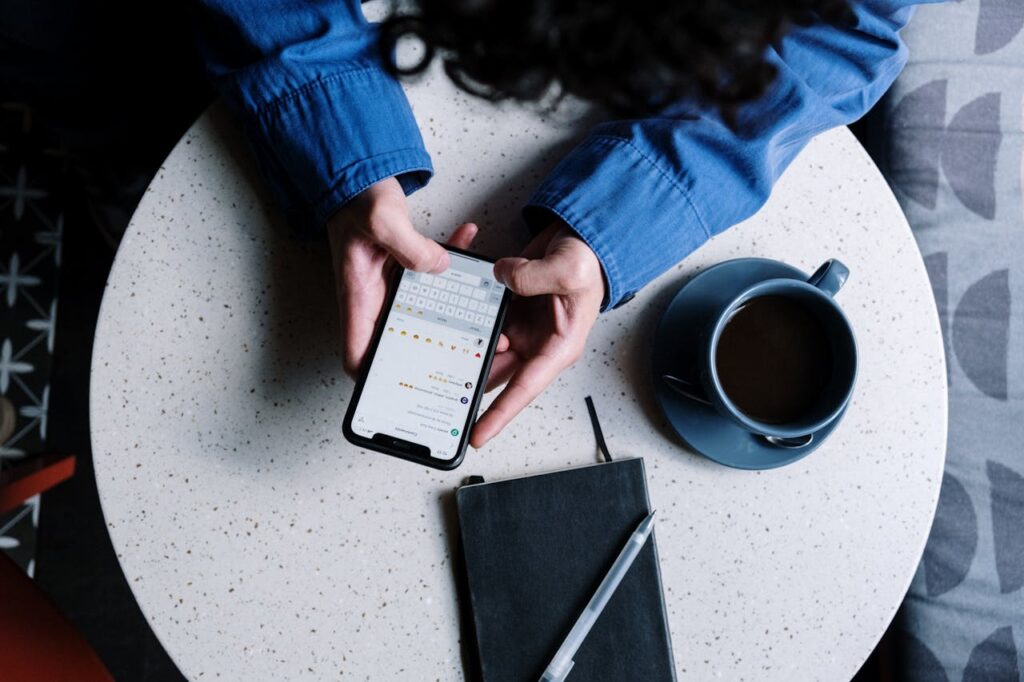 how eSIM cards help digital nomads