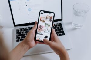 How an eSIM Card Helps to Manage Clients and Meetings Abroad?